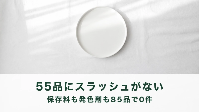 白い布の上に置かれた無地の白い丸皿が1枚