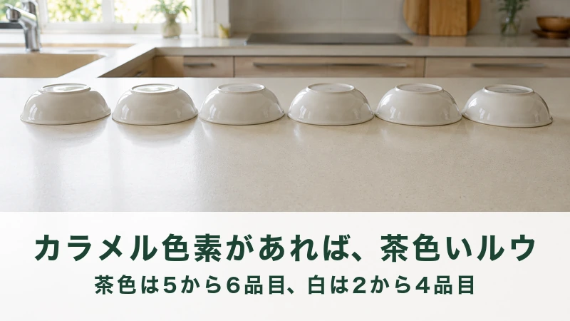 明るい台所の作業台に伏せて並べられた白い深皿