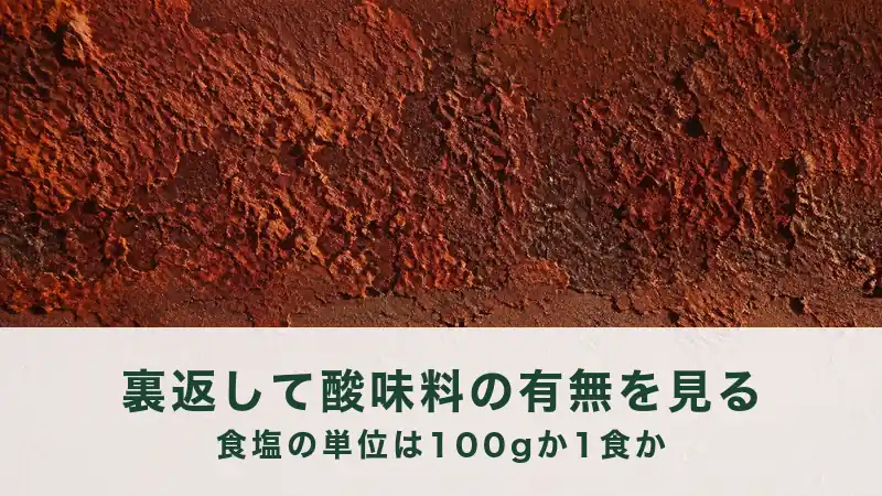 ひび分かれた赤錆の面が画面いっぱいに広がり、濃淡の斑が浮かんでいる