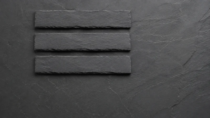 黒いスレートの上に細長い石の板が三本、間を空けて並ぶ